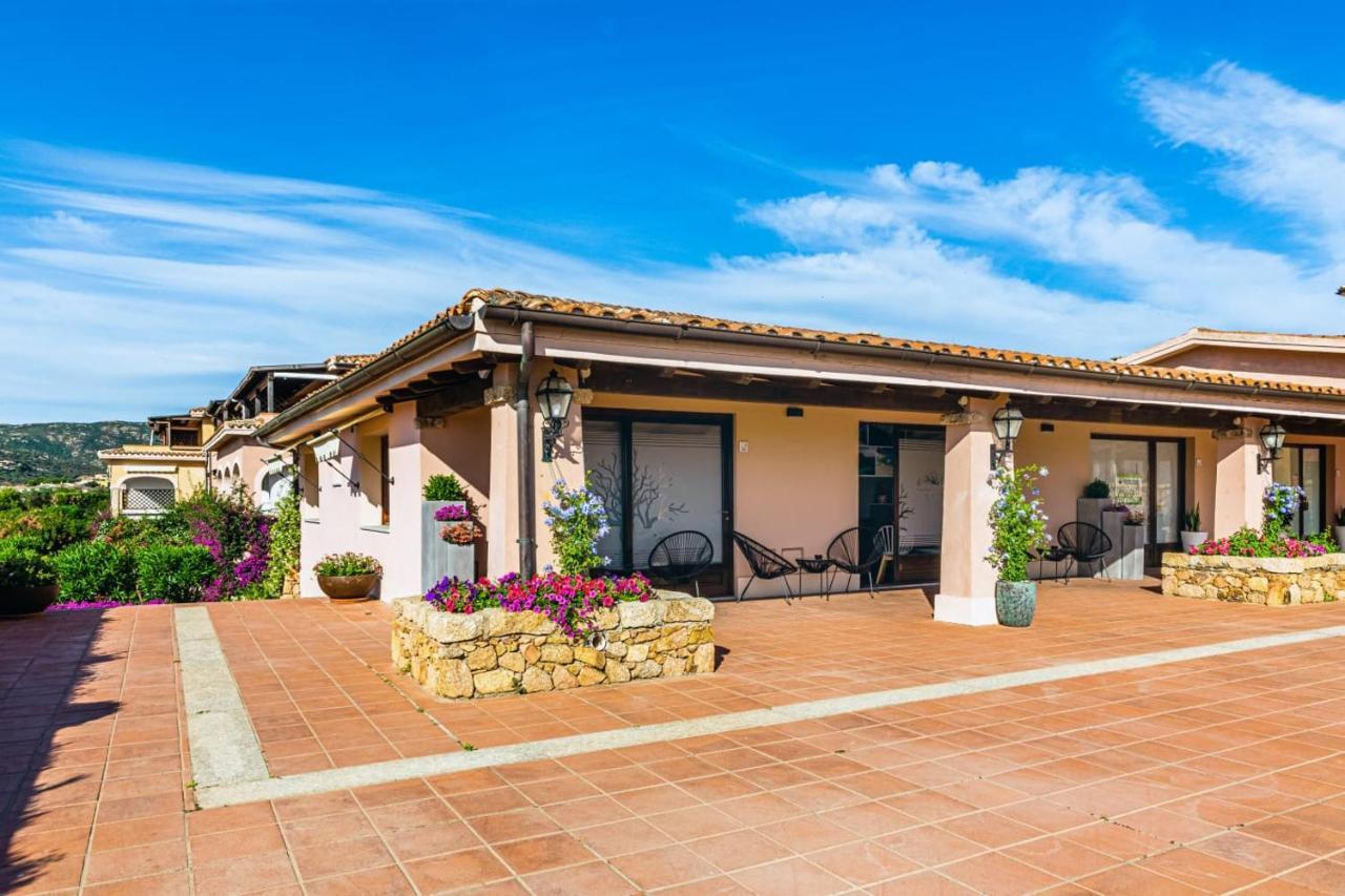 Relais Il Corallo Porto San Paolo  Exteriör bild